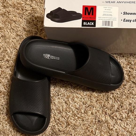 32 Degrees Unisex Black Slide Sandals - Picture 2 of 9